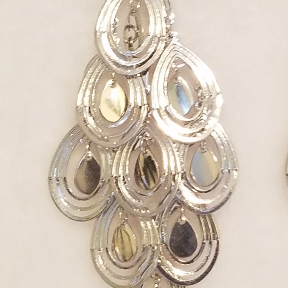 Free with $20 purchase 4" silver tear drop earrings. Nwt - Picture 2 of 5